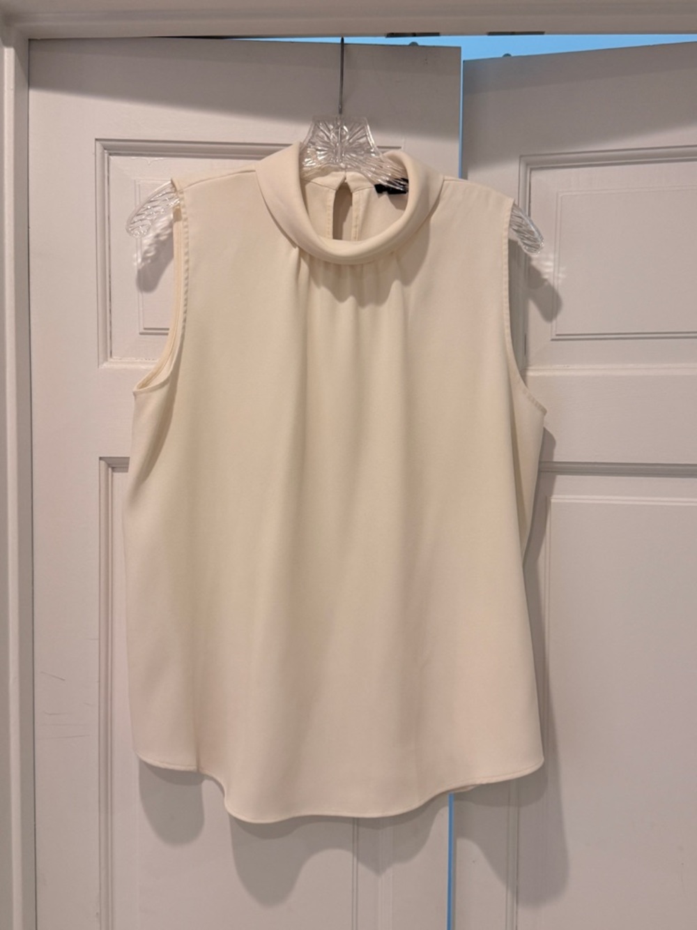 Ann Taylor White Cream Sleeveless Blouse M Mock Neck Draped Work Top - Picture 5 of 7